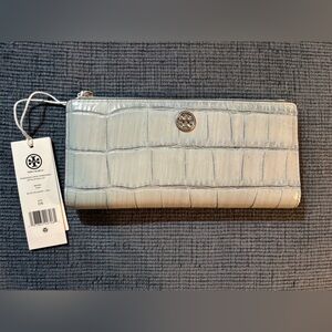 ✨Tory Burch Robinson Croc-Embossed Slim Wallet NWT in Blue Celadon✨